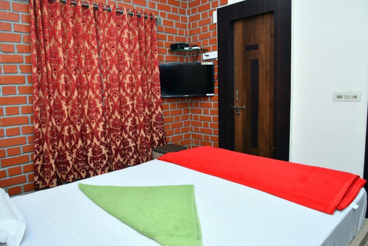 Mango Tree Homestay ฮัมปี ภายนอก รูปภาพ