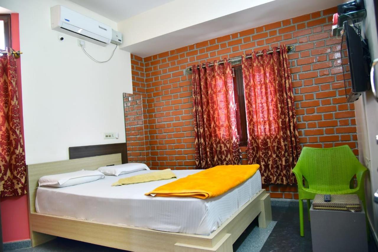 Mango Tree Homestay ฮัมปี ภายนอก รูปภาพ