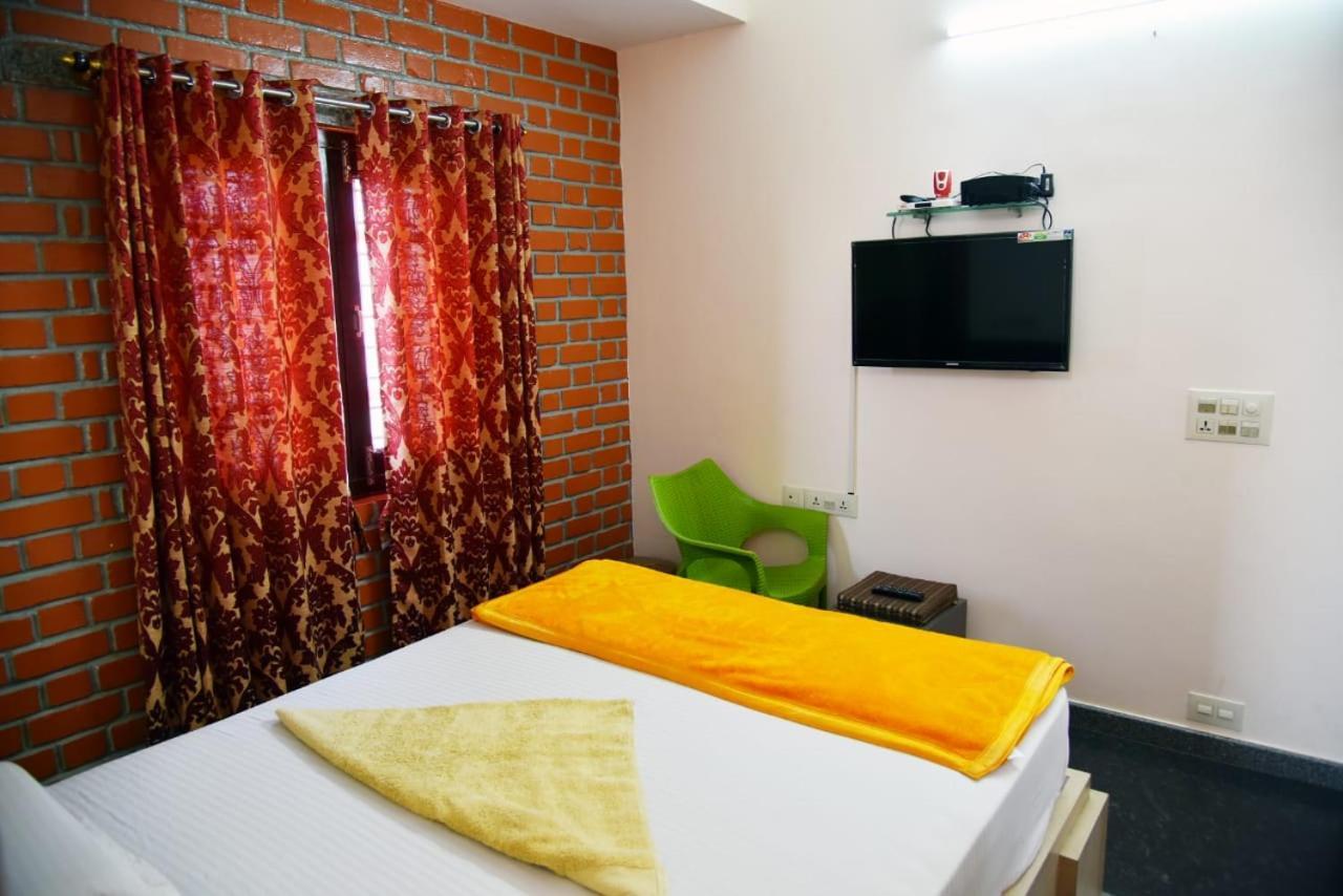 Mango Tree Homestay ฮัมปี ภายนอก รูปภาพ